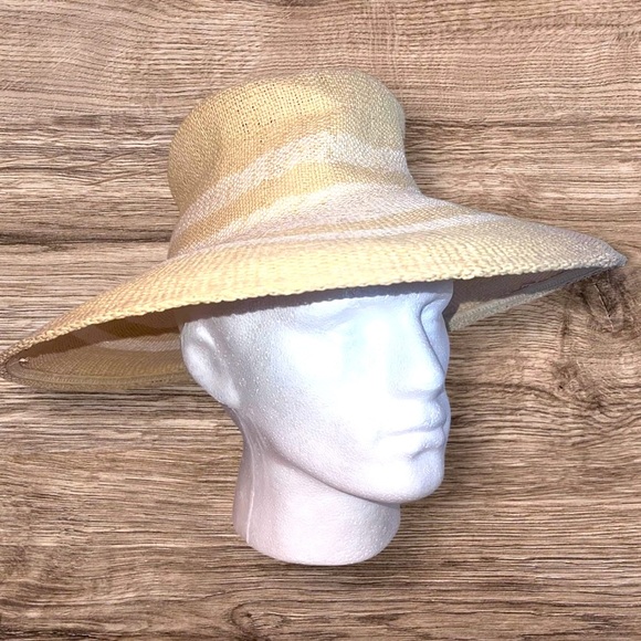 New with Tags Elegant Cream Women’s Wide-Brim Summer Sun Visor Hat - Picture 1 of 4
